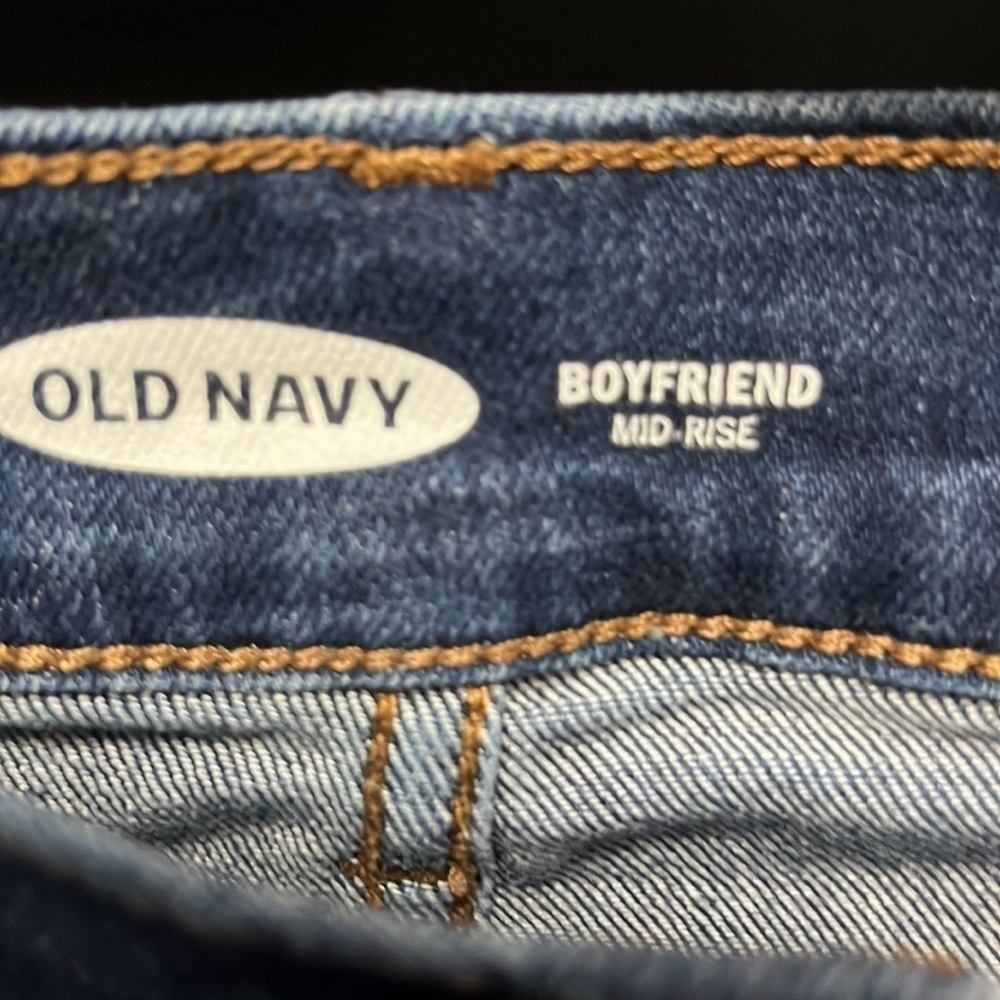 𝅺old Navy- button fly boyfriend mid rise jean shorts - Picture 4 of 5